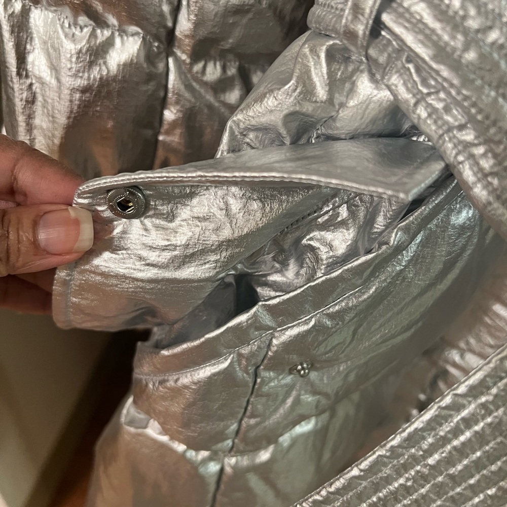 SILVER METALLIC WINTER COAT BY MICHAEL KORS… SIZE LARGE… NEW WITH TAGS. - Picture 10 of 16